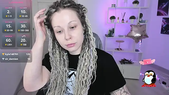 Snapshot of HoneySallyMoore chatting on 01.24.25 HoneySallyMoore online show from 01.24.25