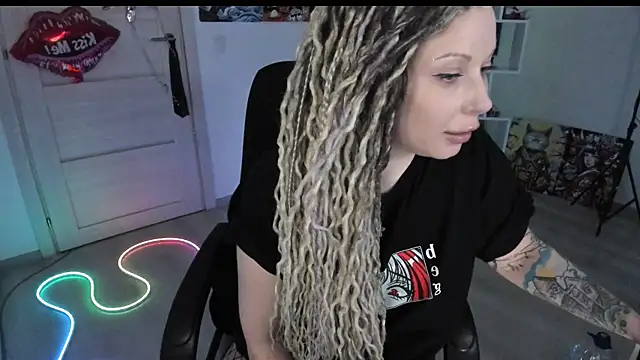 HoneySallyMoore online show from 04.06.26