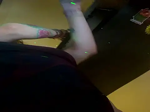 Snapshot of favoritestepsis chatting on 10.27.25 favoritestepsis online show from 10.27.25