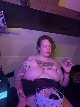 Snapshot of favoritestepsis chatting on 11.25.25 favoritestepsis online show from 11.25.25