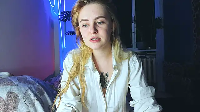 Alexa Pirs online show from 02.20.25