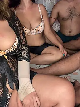 Snapshot of WifyHubby_38 chatting on 02.27.25 WifyHubby 38 online show from 02.27.25