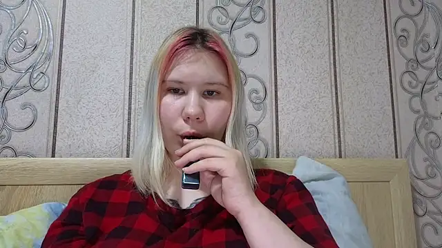 Snapshot of Little_kitsune1707 chatting on 11.25.25 Little kitsune1707 online show from 11.25.25