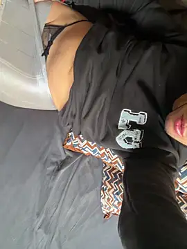 Snapshot of yaxxx03 chatting on 11.02.25 yaxxx03 online show from 11.02.25