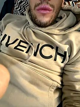 Snapshot of yaxxx03 chatting on 11.21.25 yaxxx03 online show from 11.21.25