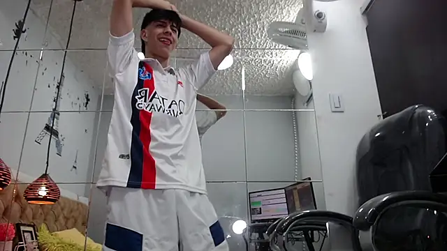 Estiv18  online show from 03.22.25