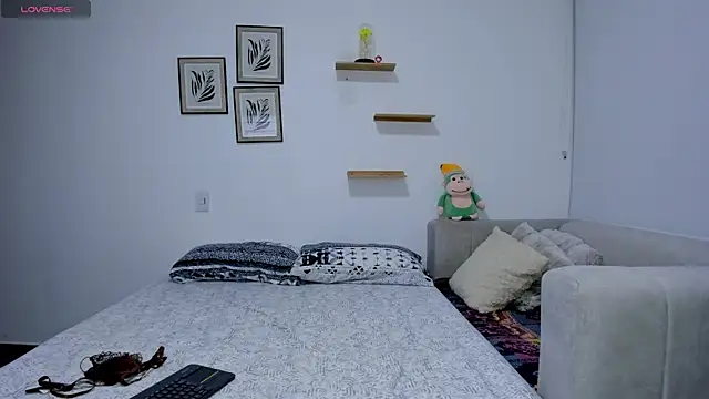 Snapshot of sarita_bigbooty_ chatting on 11.23.25 sarita bigbooty online show from 11.23.25