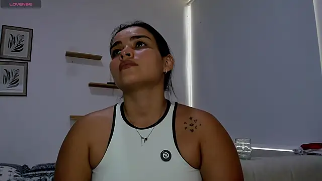 Snapshot of sarita_bigbooty_ chatting on 12.14.25 sarita bigbooty online show from 12.14.25