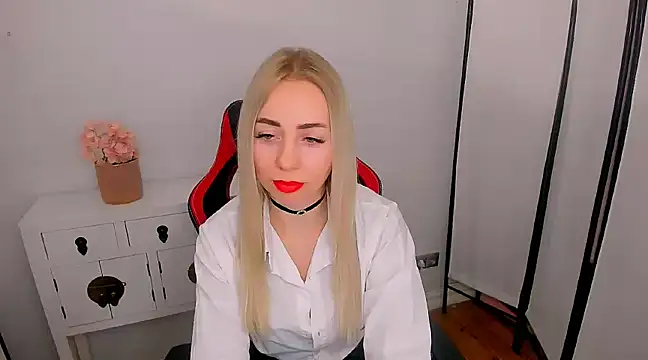 Snapshot of MargaritaRose chatting on 02.17.25 MargaritaRose online show from 02.17.25