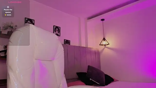 Miller Vanessa  online show from 10.16.25