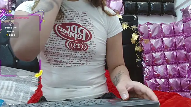 Snapshot of poisondost_hot chatting on 11.18.25 poisondost hot online show from 11.18.25