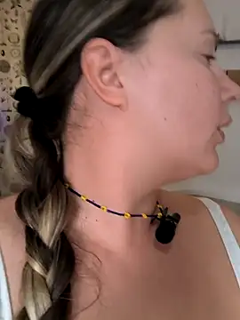 Mona Plus online show from 10.08.25