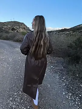 Mona Plus online show from 11.08.25