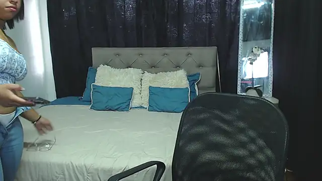 Snapshot of rebeka_kenye chatting on 02.13.25 rebeka kenye online show from 02.13.25