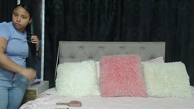 Snapshot of rebeka_kenye chatting on 03.17.25 rebeka kenye online show from 03.17.25