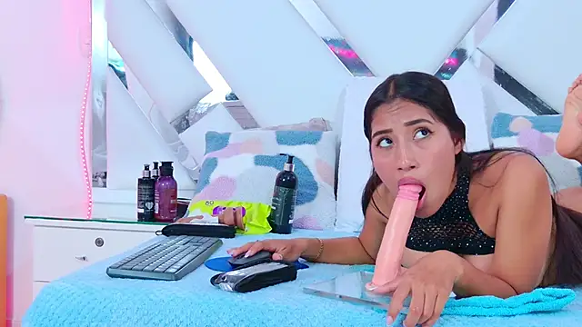 YesyHills online show from 03.22.25