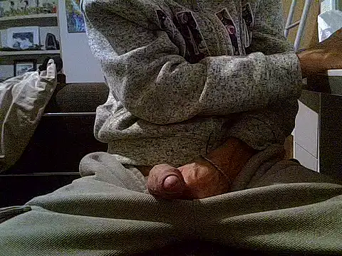 Snapshot of createur34 chatting on 10.02.25 createur34 online show from 10.02.25