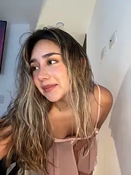 Hornyholly   online show from 03.07.25