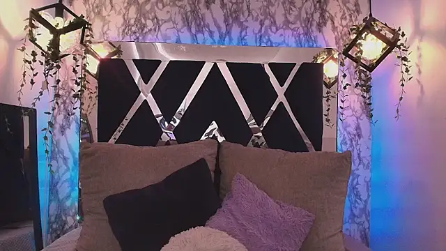 charlotte bluee online show from 10.06.25