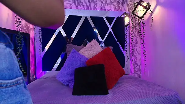charlotte bluee online show from 02.04.26