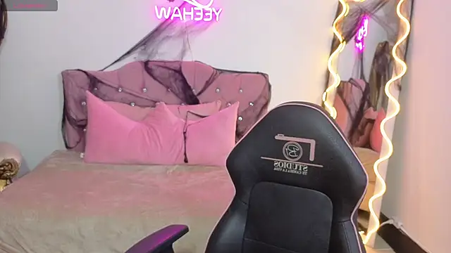 Snapshot of LUDO_KITTY_TAY chatting on 10.18.25 LUDO KITTY TAY online show from 10.18.25