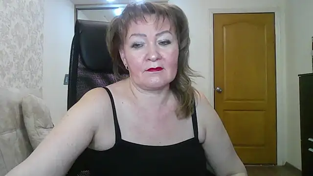 Snapshot of Victoria_secrets_ chatting on 02.19.25 Victoria secrets online show from 02.19.25