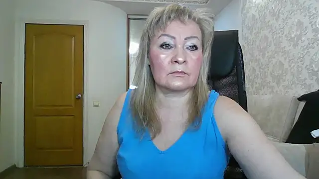 Snapshot of Victoria_secrets_ chatting on 11.25.25 Victoria secrets online show from 11.25.25