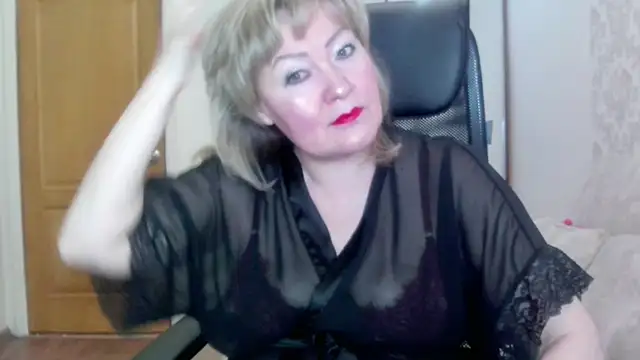 Snapshot of Victoria_secrets_ chatting on 06.18.26 Victoria secrets online show from 06.18.26
