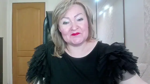 Snapshot of Victoria_secrets_ chatting on 06.18.26 Victoria secrets online show from 06.18.26