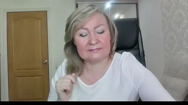 Snapshot of Victoria_secrets_ chatting on 07.27.26 Victoria secrets online show from 07.27.26