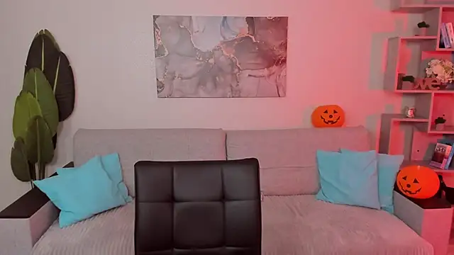 GabriellaMays online show from 11.07.25