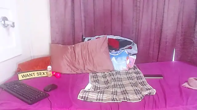 Snapshot of CurvyCutiexx94 chatting on 03.19.25 CurvyCutiexx94 online show from 03.19.25