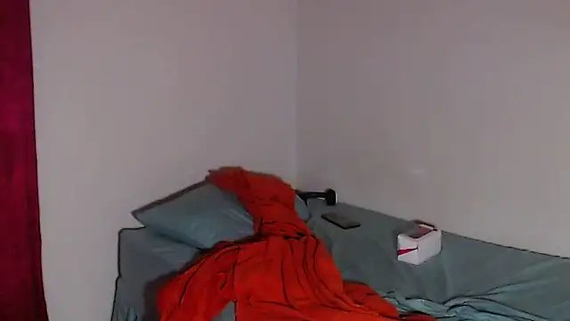 Snapshot of CurvyCutiexx94 chatting on 11.01.25 CurvyCutiexx94 online show from 11.01.25