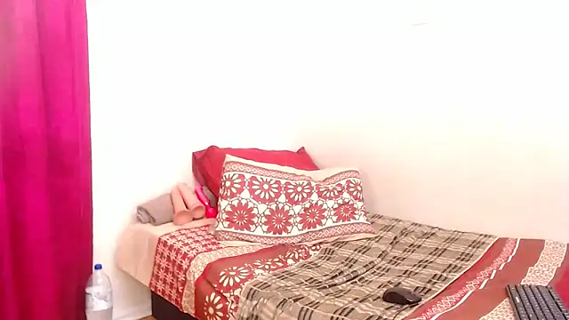 Snapshot of CurvyCutiexx94 chatting on 11.11.25 CurvyCutiexx94 online show from 11.11.25