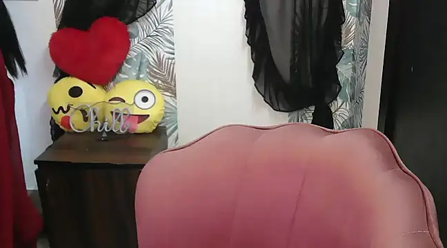 Snapshot of jenifermedow chatting on 03.21.25 jenifermedow online show from 03.21.25