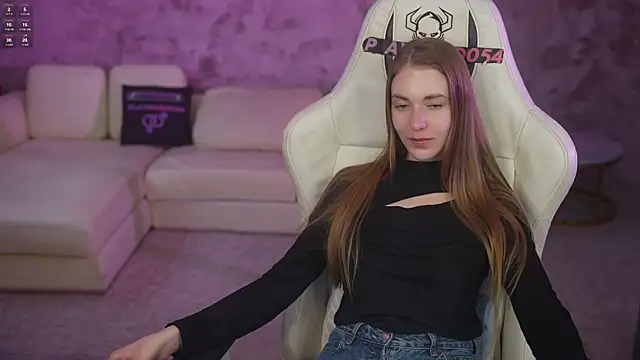 Snapshot of Layla_Sweet_ chatting on 04.06.26 Layla Sweet online show from 04.06.26