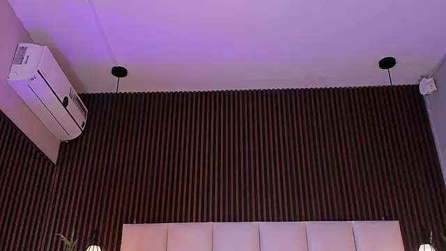 MelanieHillss online show from 04.10.26