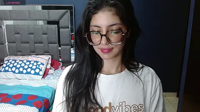 Violett 11 online show from 03.15.25