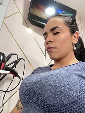 Snapshot of Naatalia chatting on 02.19.25 Naatalia online show from 02.19.25