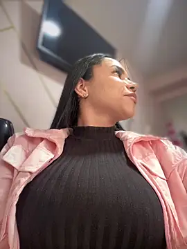 Snapshot of Naatalia chatting on 10.06.25 Naatalia online show from 10.06.25