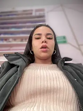 Snapshot of Naatalia chatting on 11.14.25 Naatalia online show from 11.14.25