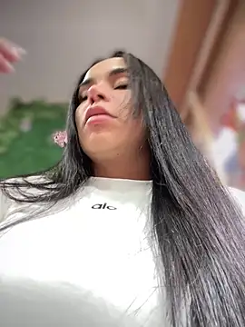 Snapshot of Naatalia chatting on 11.24.25 Naatalia online show from 11.24.25