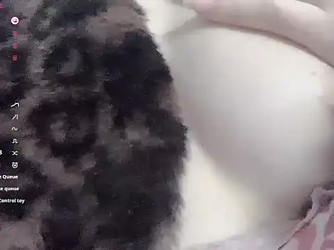 Snapshot of a-lian chatting on 03.07.25 a-lian online show from 03.07.25