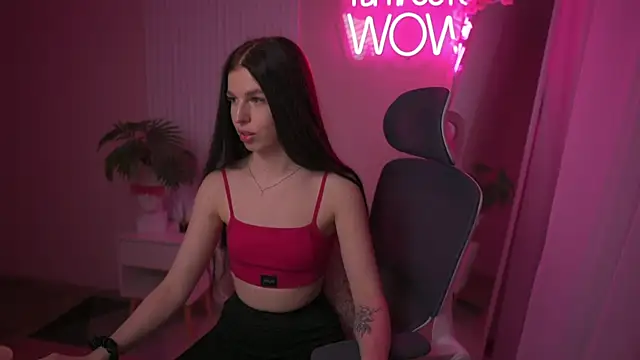 Snapshot of VictoriaPass chatting on 02.17.25 VictoriaPass online show from 02.17.25