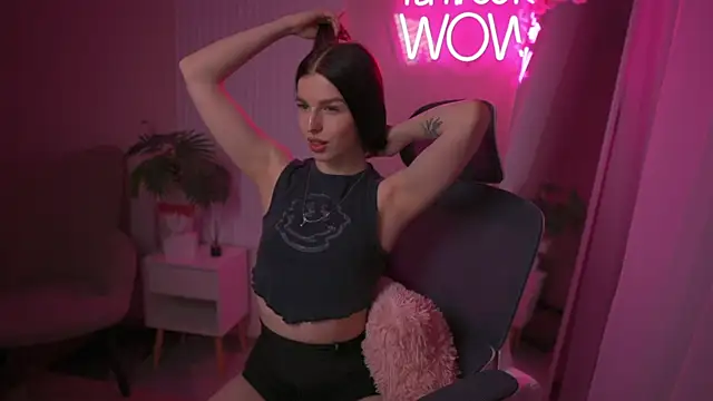 Snapshot of VictoriaPass chatting on 02.20.25 VictoriaPass online show from 02.20.25