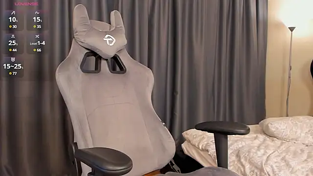 Snapshot of GentleMiss chatting on 03.16.25 GentleMiss online show from 03.16.25