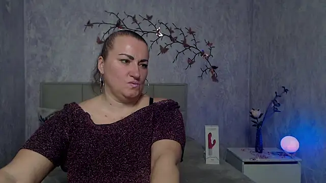 DianaMGG online show from 02.25.26