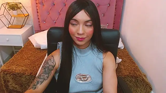 Snapshot of camilah_tk chatting on 10.03.25 camilah tk online show from 10.03.25