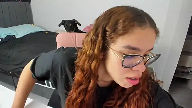 Snapshot of Greciaruiz_ chatting on 10.05.25 Greciaruiz online show from 10.05.25