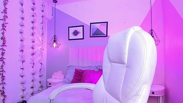 Bella walker  online show from 11.07.25